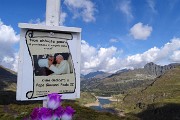 35 Dalla croce diella Cima di Mezzeno (Giovanni Paolo II - 2230 m) vista verso il Pizzo del Becco e i Laghi Gemelli